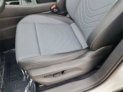 New 2025 Volkswagen Tiguan SE image 14