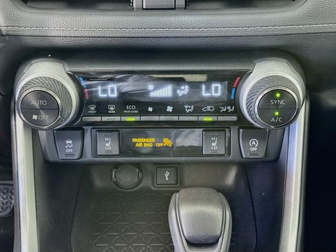 Certified 2021 Toyota RAV4 XLE w/ Convenience Package AWD/4WD image 15