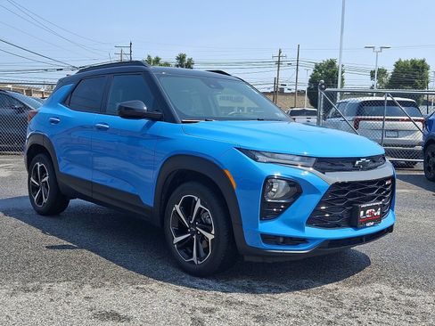 Used 2023 Chevrolet TrailBlazer RS w/ Convenience Package AWD/4WD image 3
