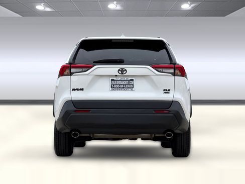 Used 2022 Toyota RAV4 XLE AWD/4WD image 9