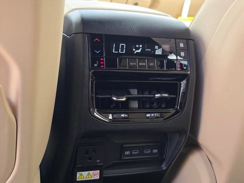 New 2026 Jeep Grand Cherokee L Limited AWD/4WD image 7