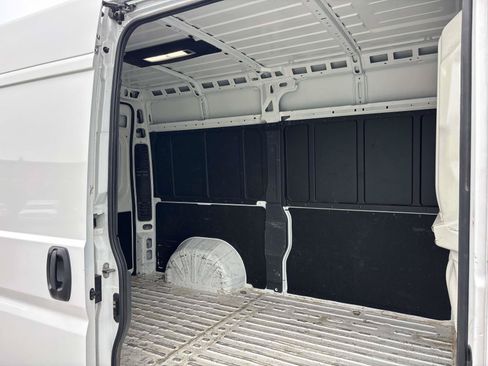 Used 2025 RAM ProMaster 2500 w/ Convenience Group FWD image 11