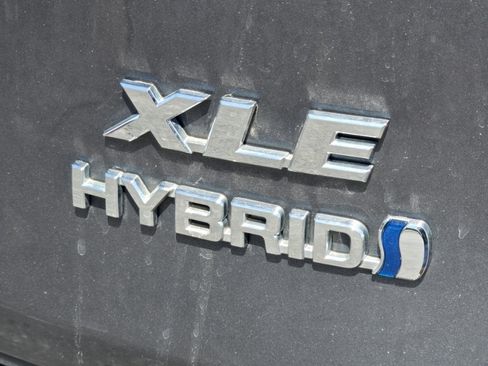 Certified 2024 Toyota RAV4 XLE AWD/4WD image 18