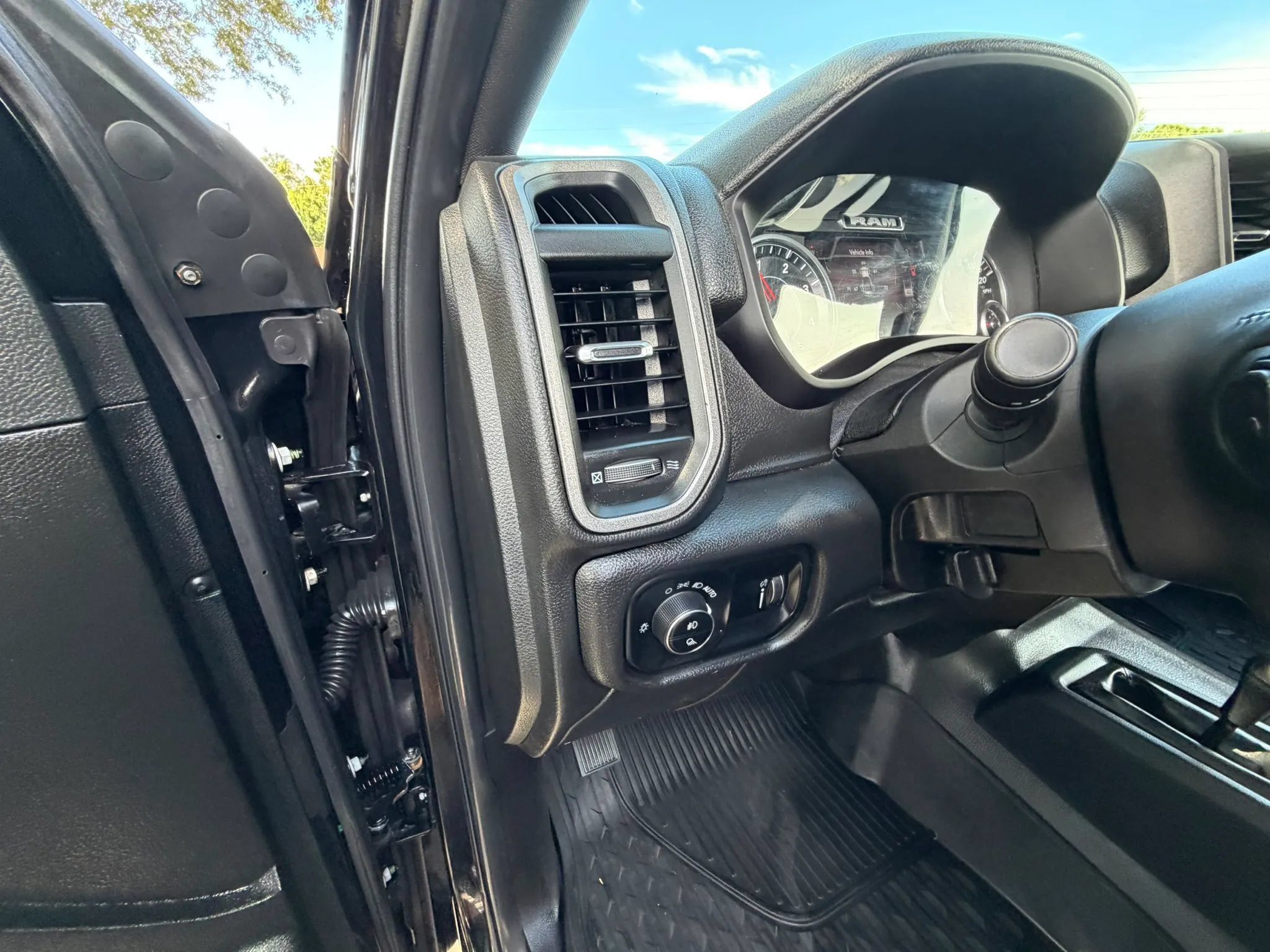 Used 2022 RAM 3500 Tradesman w/ Safety Group AWD/4WD image 36