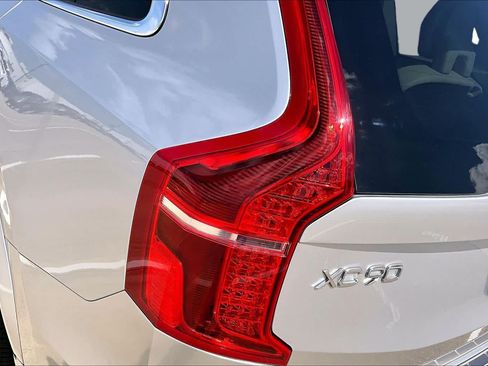 Used 2021 Volvo XC90 T5 Momentum w/ Protection Package Premier FWD image 29