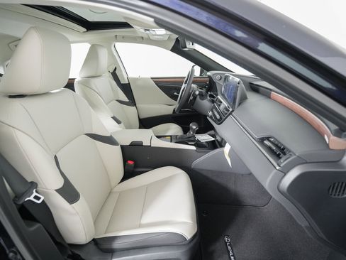 New 2025 Lexus ES 350 w/ Premium Package image 17