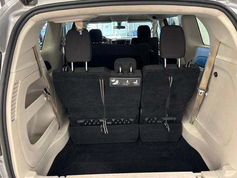 Used 2018 Chrysler Pacifica L FWD image 29