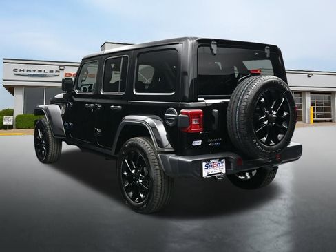 Used 2025 Jeep Wrangler Unlimited Sahara w/ Safety Group AWD/4WD image 3