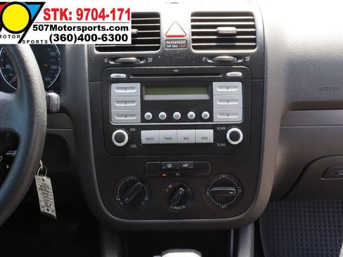 Used 2007 Volkswagen Rabbit 2-Door FWD image 20