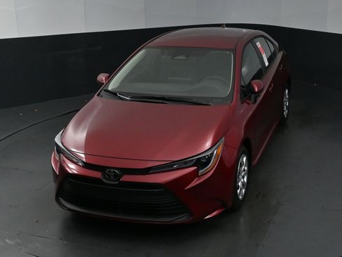 Used 2025 Toyota Corolla LE image 27
