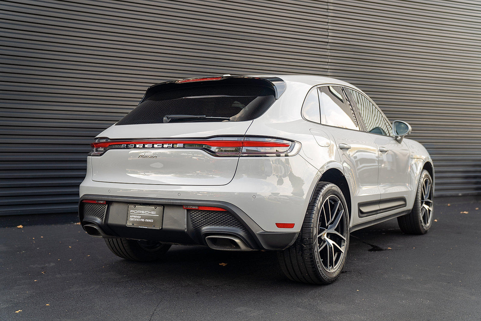 Certified 2023 Porsche Macan AWD/4WD image 28
