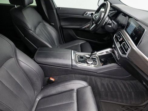 Used 2022 BMW X6 M50i image 21