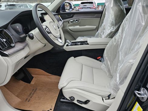 New 2026 Volvo XC90 B6 Ultra w/ Protection Package image 7