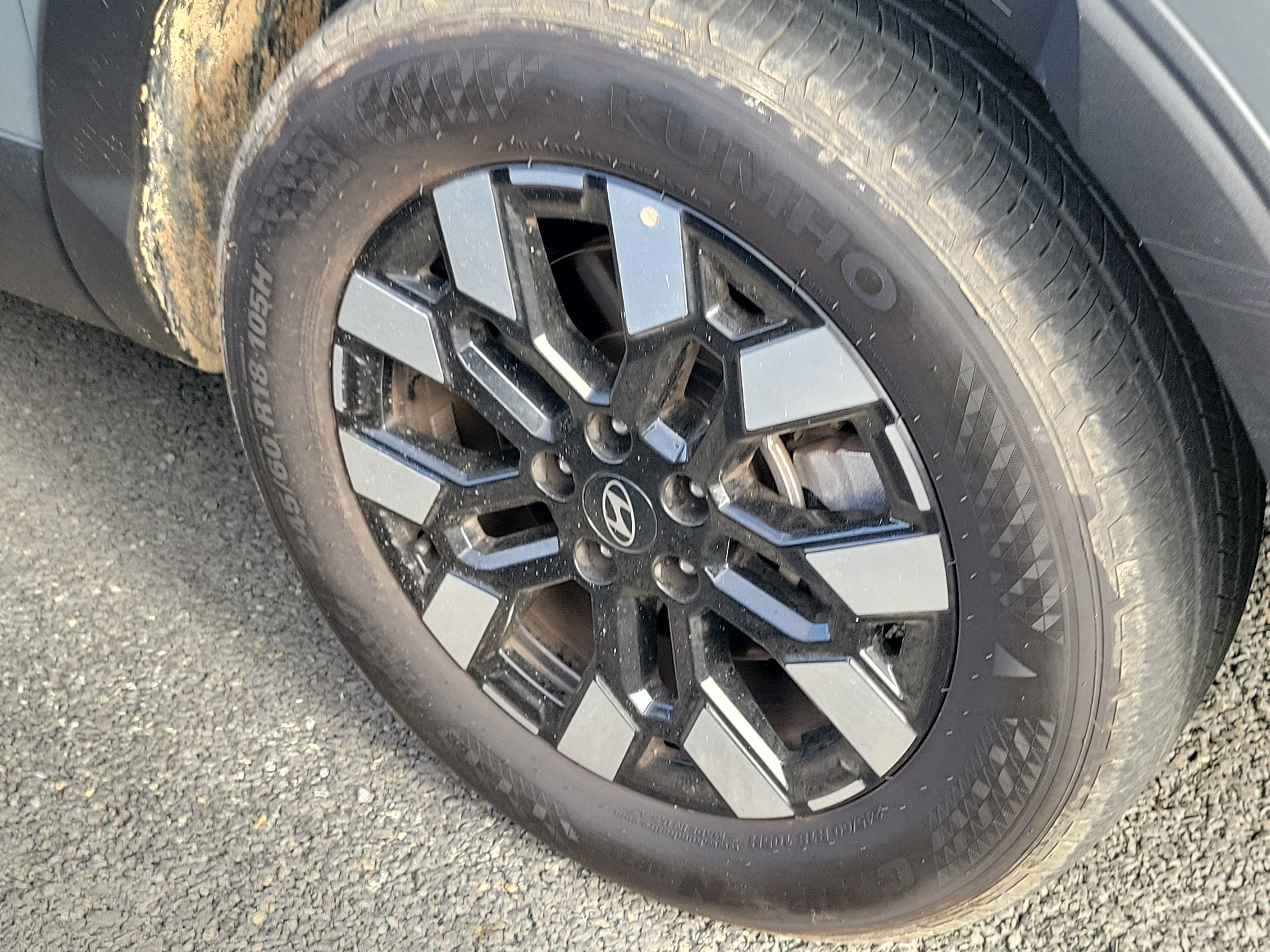 Certified 2025 Hyundai Santa Cruz SE FWD image 4