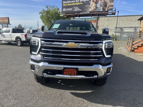 Used 2024 Chevrolet Silverado 2500 LTZ w/ LTZ Convenience Package image 3