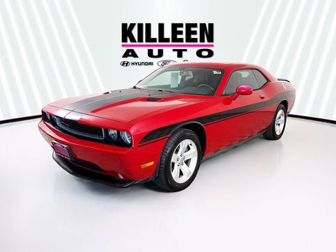 Used 2011 Dodge Challenger image 3