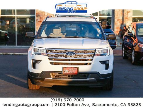 Used 2018 Ford Explorer XLT FWD image 2
