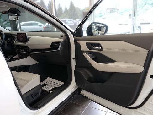 Used 2023 Nissan Rogue SL AWD/4WD image 39