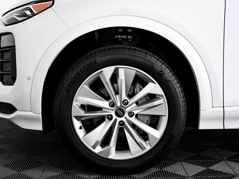 Certified 2025 Audi Q6 e-tron Premium w/ Convenience Package image 6