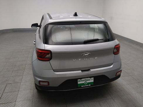 Used 2021 Hyundai Venue SE FWD image 6