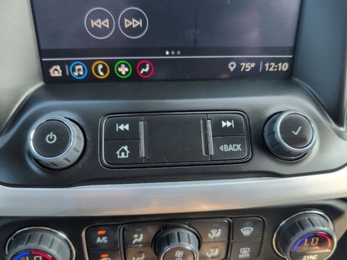 Used 2023 GMC Acadia SLE image 30