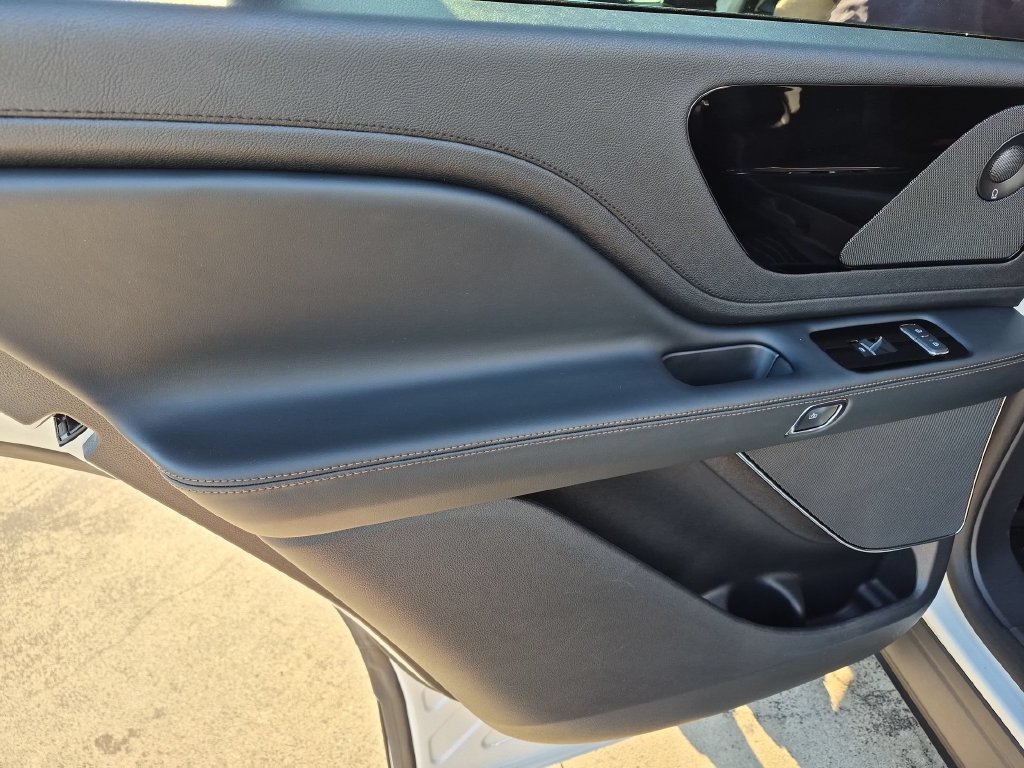 Used 2025 Lincoln Aviator AWD w/ Equipment Group 101A image 27