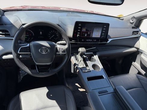 Used 2023 Toyota Sienna XSE w/ XSE Plus Package image 15