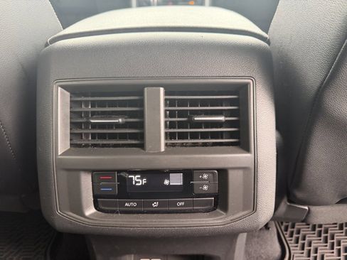 Used 2021 Volkswagen Atlas SE image 18