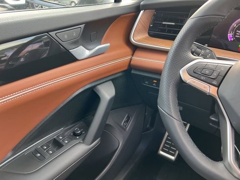 New 2026 Volkswagen Tiguan SEL R-Line image 18