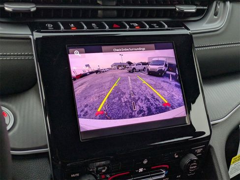 New 2025 Jeep Grand Cherokee Laredo image 23