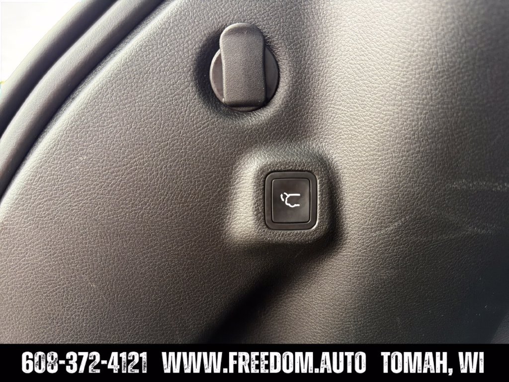Used 2025 Jeep Compass Latitude w/ Sun & Sound Group AWD/4WD image 30