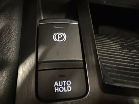 Used 2025 Nissan Kicks SV FWD image 29