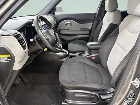 Used 2018 Kia Soul w/ Convenience Package image 11