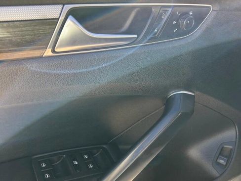 Used 2018 Volkswagen Passat 2.0T SE w/ SE Lighting Package image 16