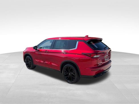 Used 2023 Mitsubishi Outlander SE Black Edition AWD/4WD image 3