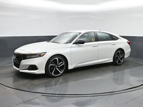 Used 2022 Honda Accord Sport image 3