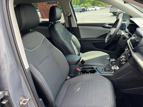 Certified 2023 Volkswagen Taos SE FWD image 24