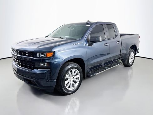 Used 2020 Chevrolet Silverado 1500 Custom w/ Custom Value Package image 4