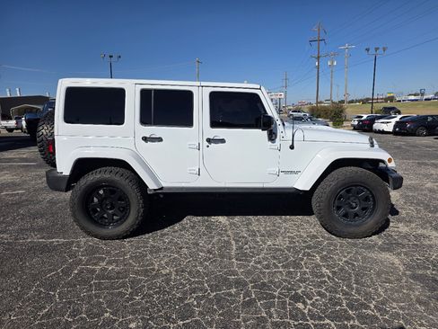 Used 2015 Jeep Wrangler Unlimited Sahara image 8