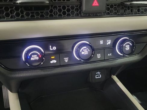 Certified 2025 Honda HR-V LX image 30