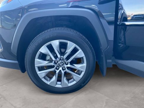 Used 2023 Toyota RAV4 XLE Premium image 14