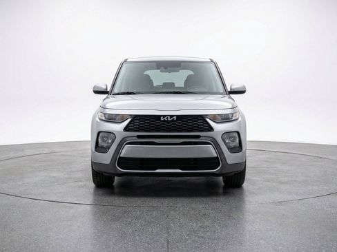 Used 2025 Kia Soul LX w/ LX Technology Package FWD image 2