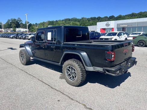 Used 2025 Jeep Gladiator Rubicon w/ Safety Group AWD/4WD image 5
