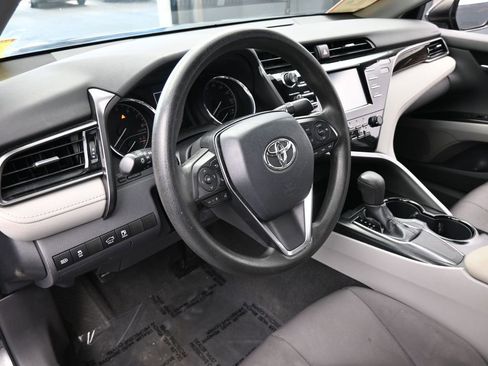 Used 2019 Toyota Camry LE image 10