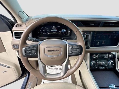 Used 2023 GMC Yukon XL Denali image 13