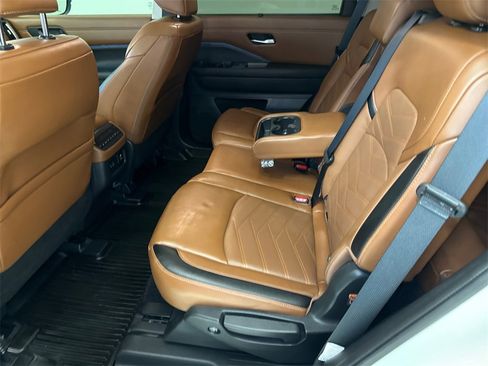 Used 2024 Nissan Pathfinder Platinum w/ Cargo Package image 19