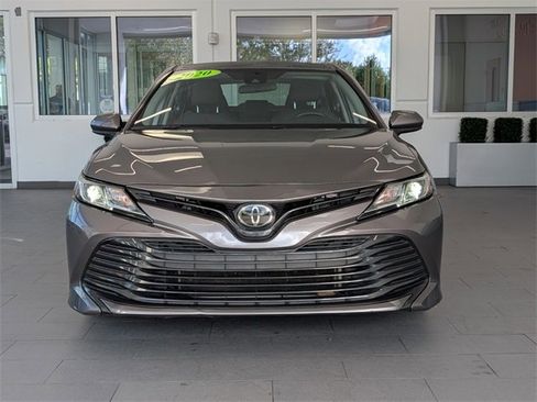 Used 2020 Toyota Camry LE image 2