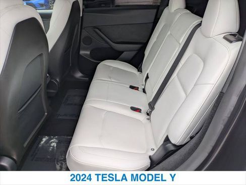 Used 2024 Tesla Model Y Long Range AWD/4WD image 22
