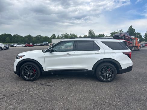 Used 2025 Ford Explorer ST AWD/4WD image 7