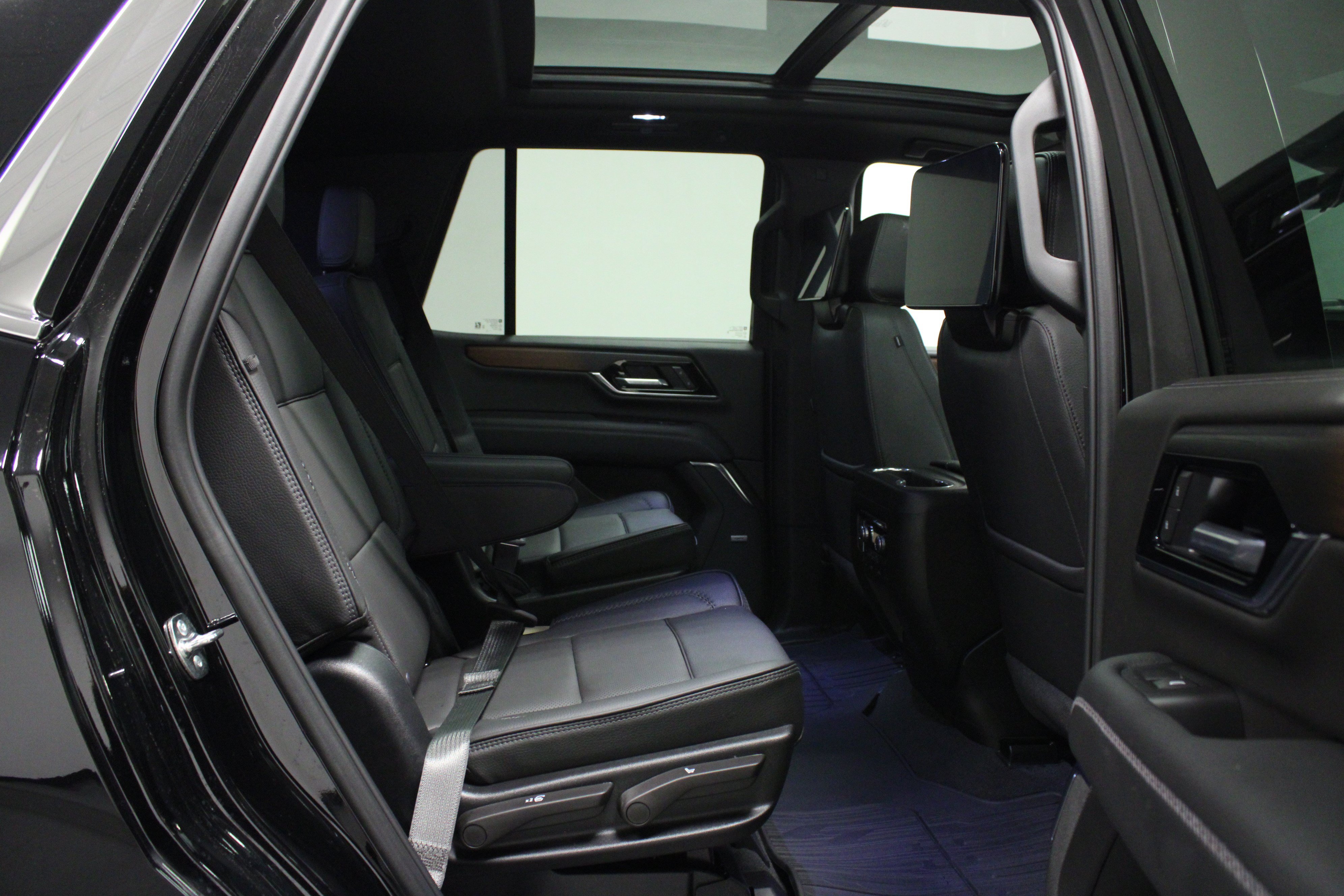 Used 2025 GMC Yukon Denali w/ Denali Reserve Package AWD/4WD image 17